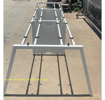 chân bàn làm việc  cụm 6 - hộp giữa đi dây điện